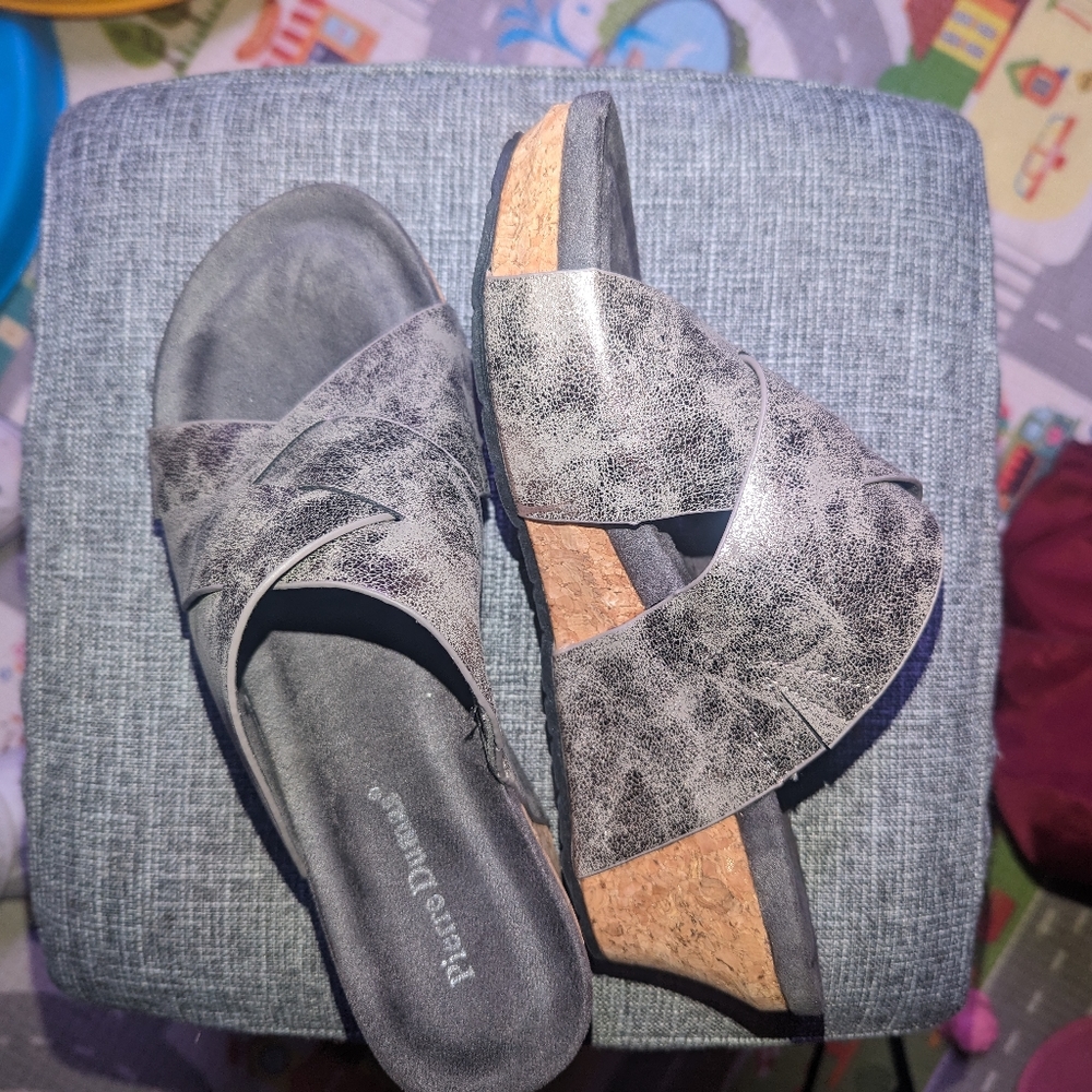 Size 10 Pierre Dumas sandals